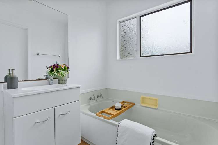 1/307a Wairau Road Totara Vale_11