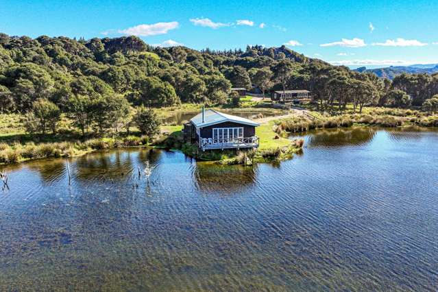 1550 Glenora Road Akitio_4