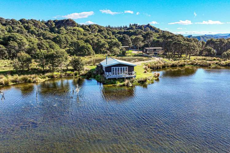 1550 Glenora Road Akitio_4