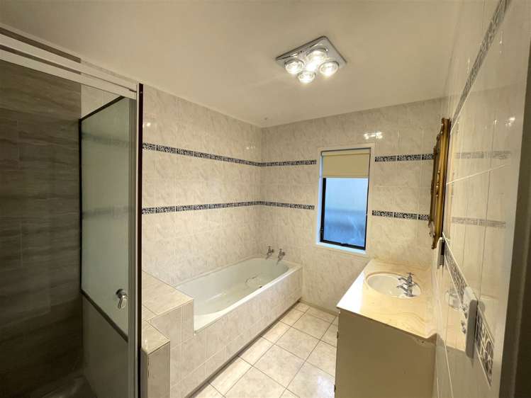 12 Wairata Place Te Atatu South_15