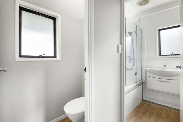 1/70 Ayton Drive Totara Vale_22