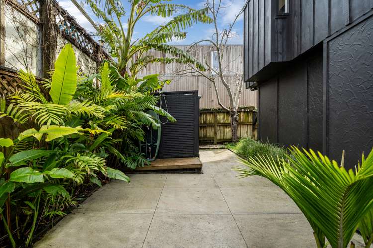 2/10 Merani Street Narrow Neck_29