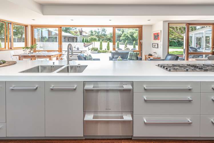 2 Eaton Crescent Otamatea_3