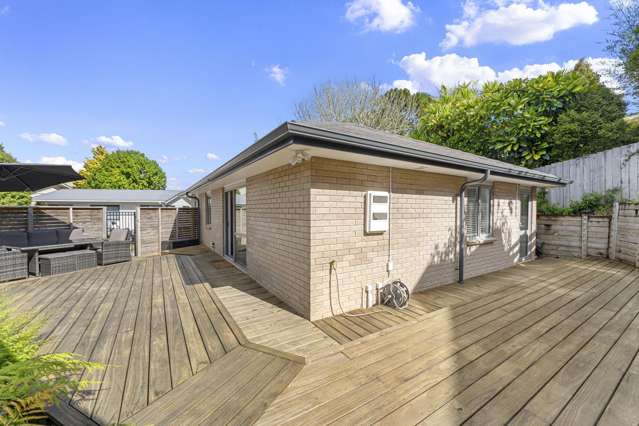 FREEHOLD 3 bedrooms +GREAT LOCATION+VENDORS BOUGHT