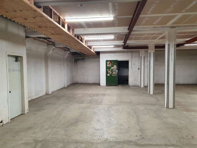 Spacious Wareahouse On Gill For Lease