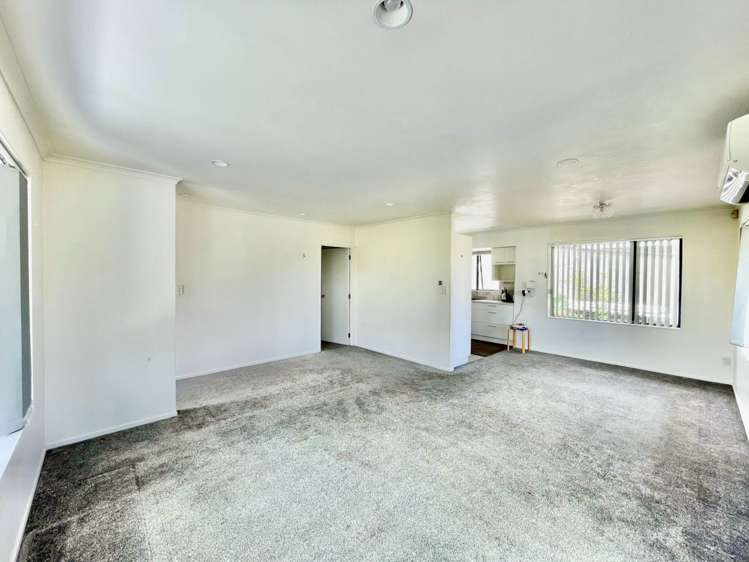 8 Earnslaw Crescent Clover Park_6