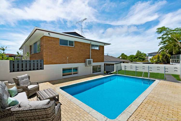 11 Nui Mana Place Te Atatu South_16