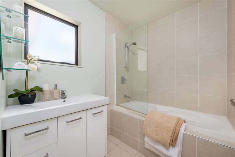 6 Merlot Way Te Atatu South_13