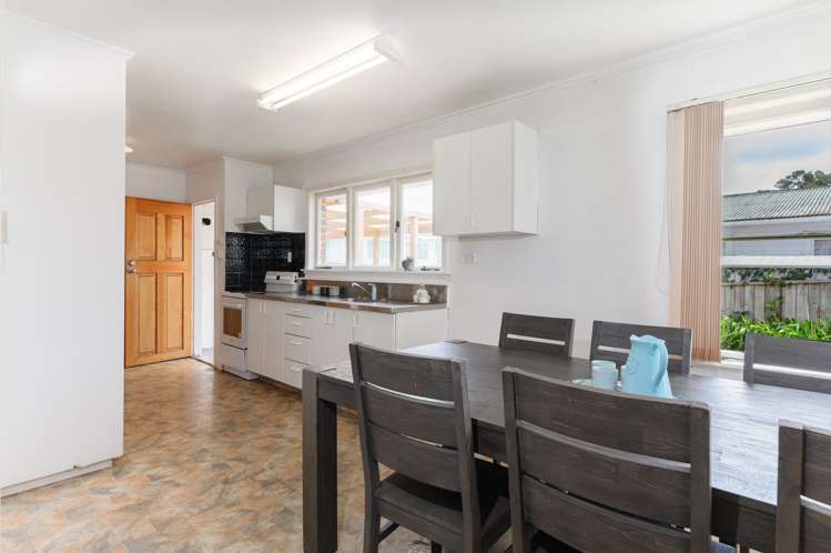 32 Vera Road Te Atatu South_13