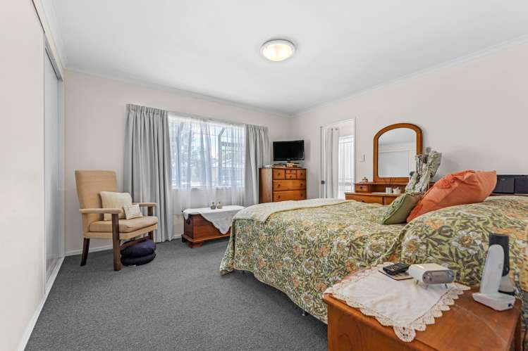 4 Hawkley Close Flat Bush_11