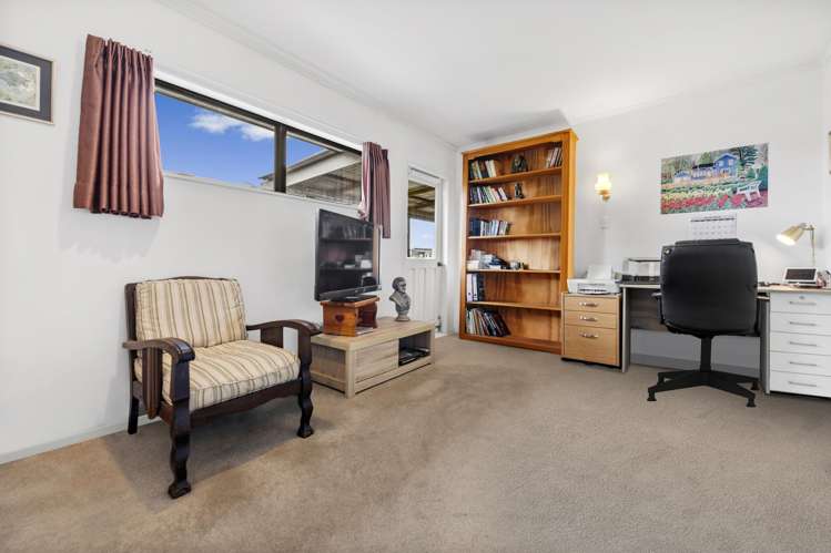 91 Meadway Sunnyhills_14