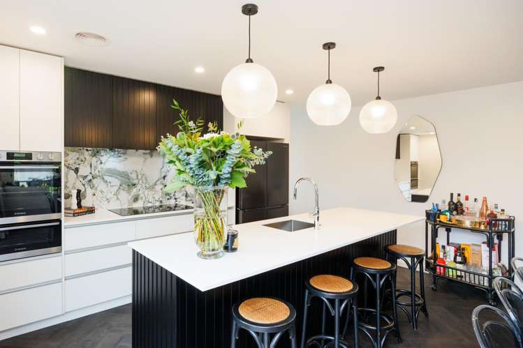 6 Solitude Crescent Kelvin Grove_11