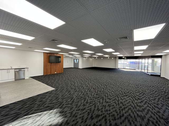 Ground floor office/showroom on Khyber Pass