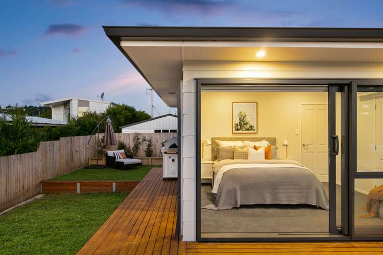 8 Hellyers Street Birkdale_11