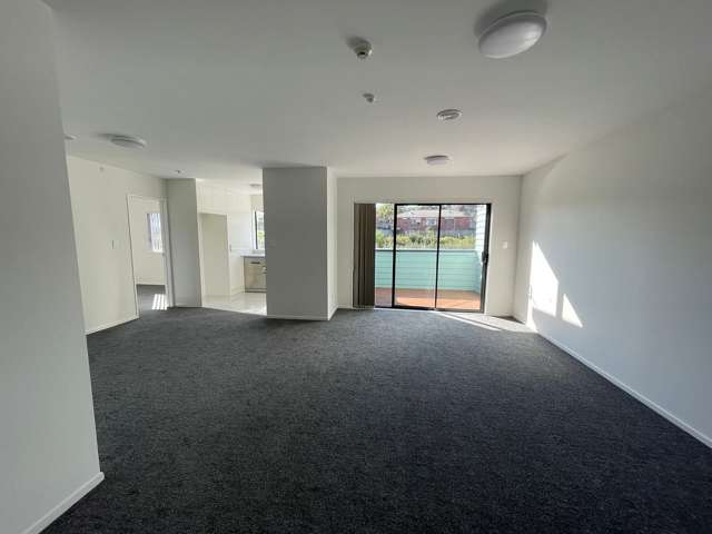 Spacious 3 bed 2 bath Apartment