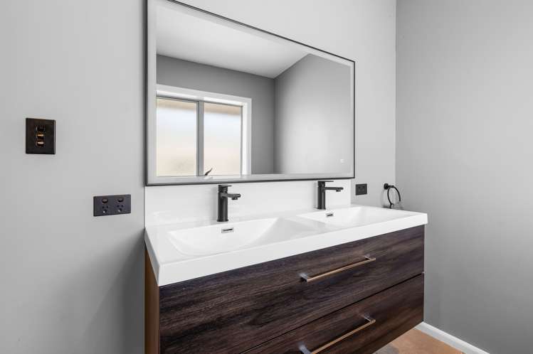 429 Hills Road Mairehau_12