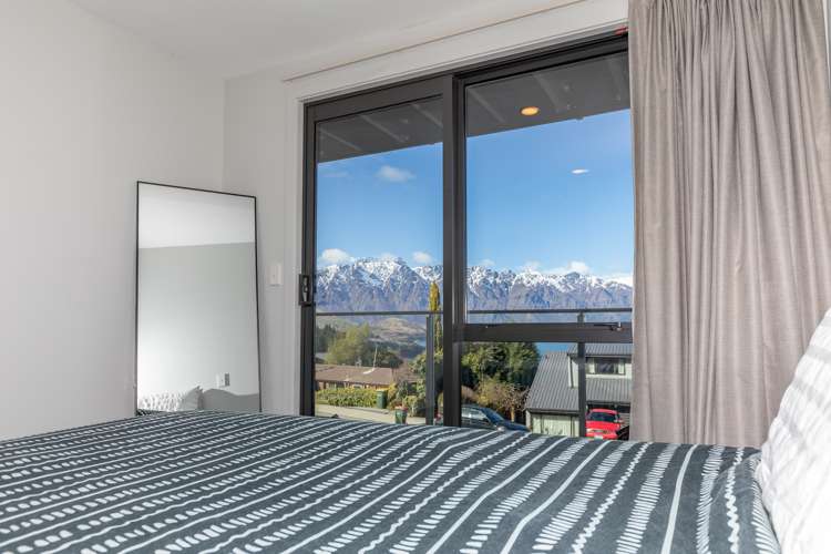 54c Wynyard Crescent Fernhill/Sunshine Bay_8
