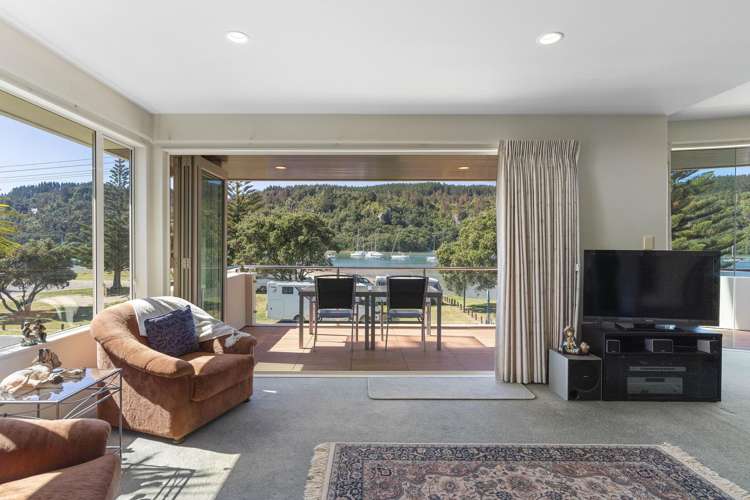 301 Beach Road Whangamata_13