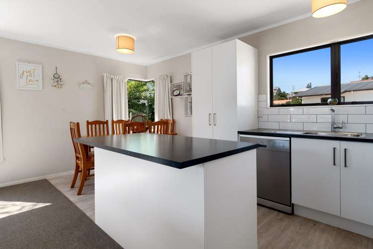 84a Jonathon Street Brookfield_8
