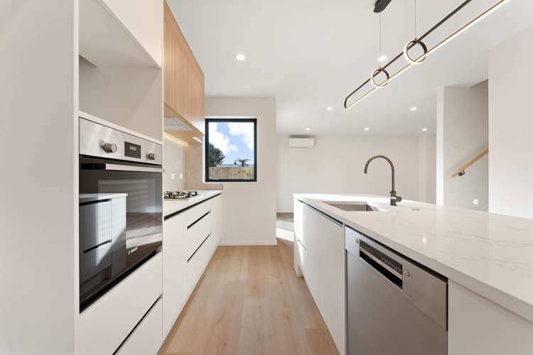 336A Royal Road Massey_4