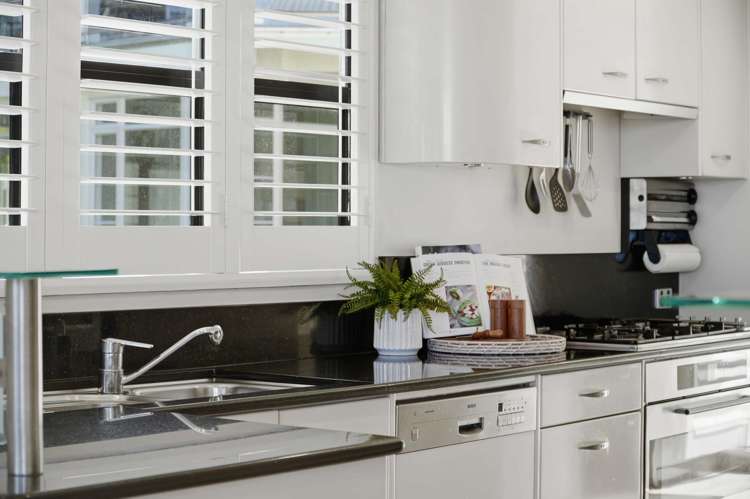 1/1 Valley Road Browns Bay_12