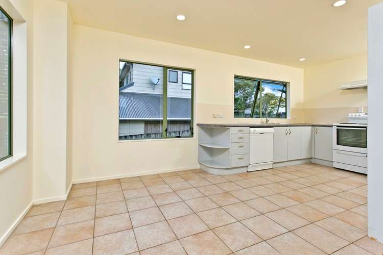 2/67 Lancaster Road Beach Haven_10