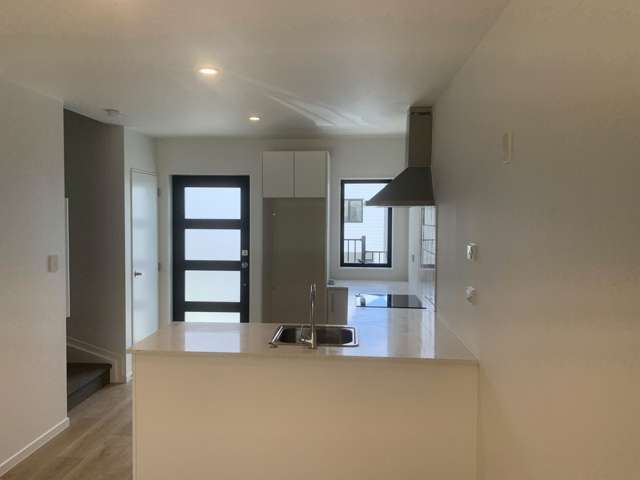 2/6 South Pacific Place Henderson_2