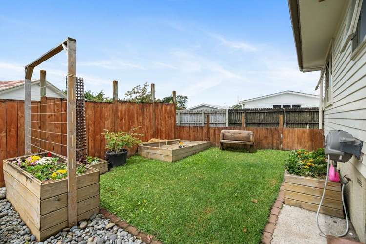 1/12 Riverpark Crescent Henderson_14