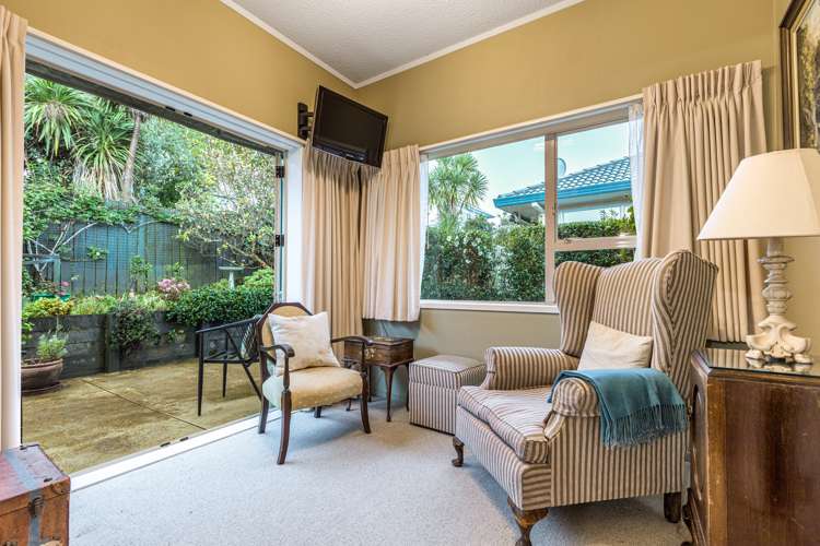 2/10 Gerard Way Saint Johns_11