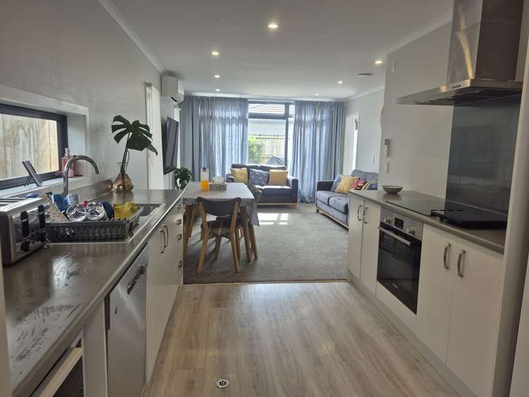 8 Ronalds Way Taita_3