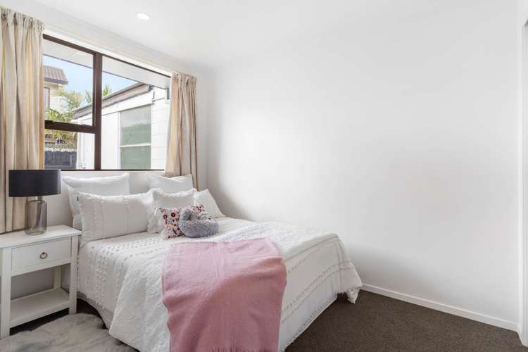 2/56 Challen Close Conifer Grove_14