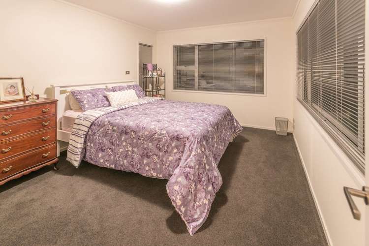 8 Montgomery Crescent Cockle Bay_13