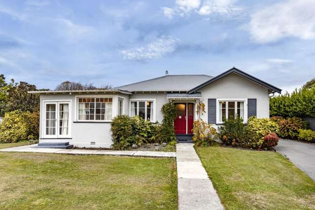 Wow...Five bedrooms in Burnside High Zone!