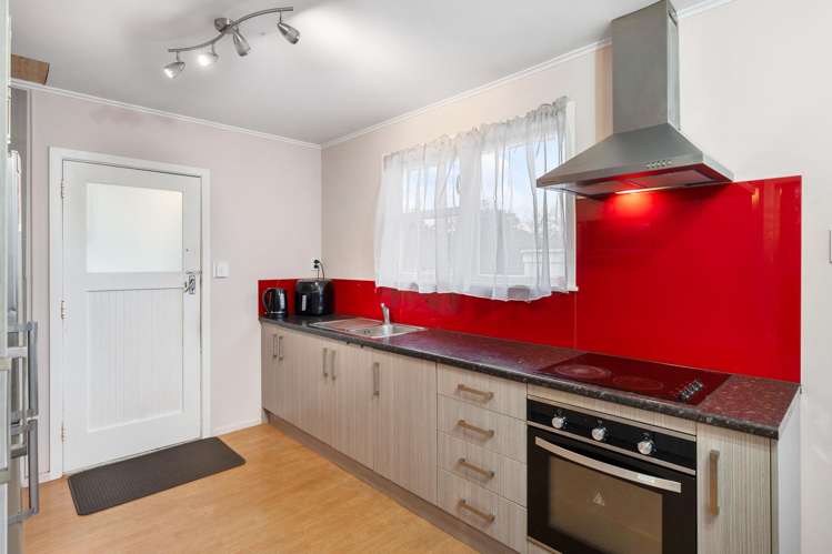 18 Sandra Avenue Otara_8