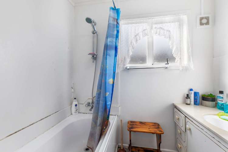 8 Rollerson Street Papakura_17