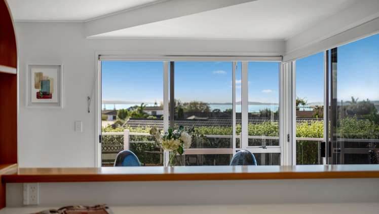 4 Dorrington Place Eastern Beach_19
