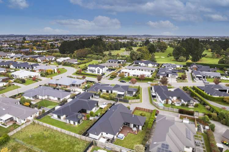 8 Carnaveron Drive Lincoln_25