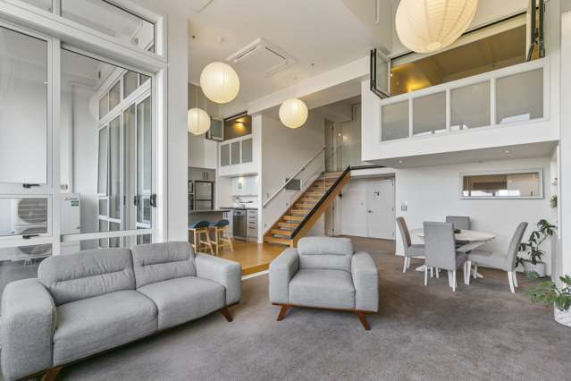 Spacious 3-Bed Apartment - Prime Location