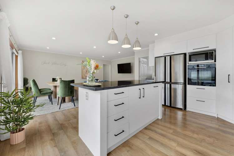 19 Gibbston Crescent Flat Bush_2