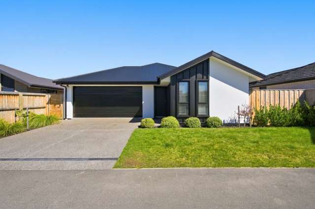 Splendid Family Home on 14 Harry Manship Crescent.