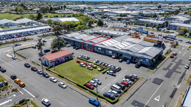 Versatile live-work industrial unit in Hornby