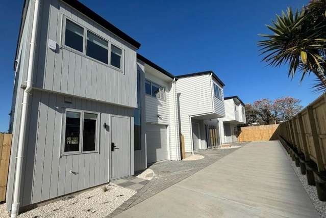 Brand New Family Home in Prestigious Sunnyhills