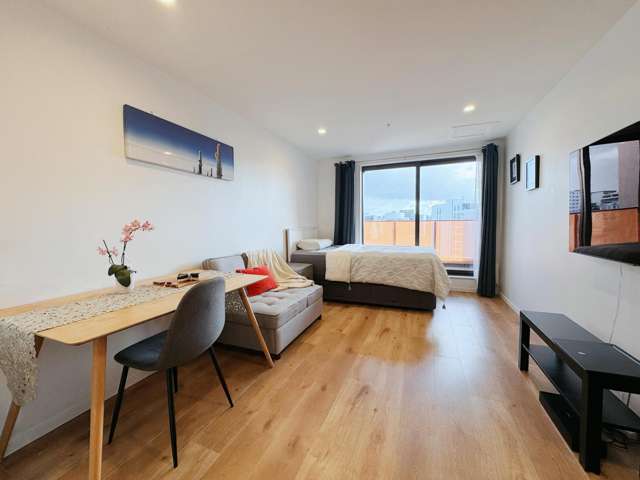 6% Return! Freehold!Highly Walkable !