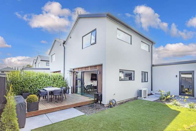 Boutique Townhouse with Garage