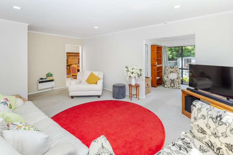 56 Lansdowne Crescent Glenview_12