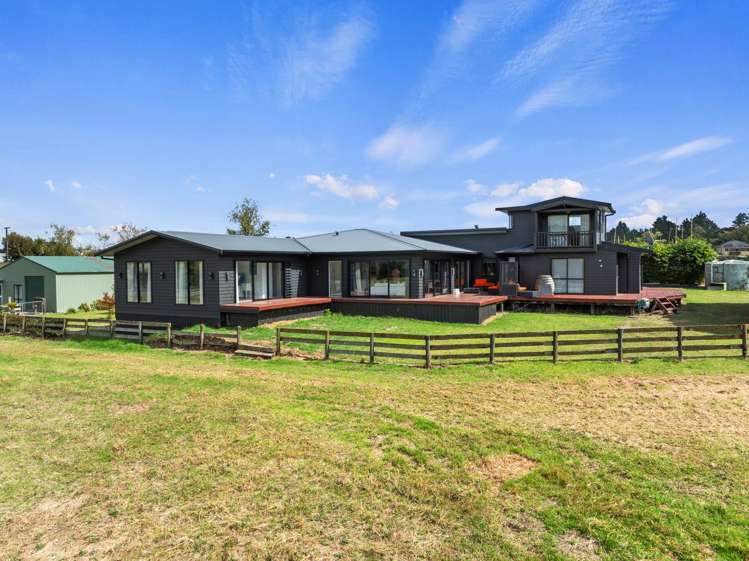 216 Riverhead Road_4