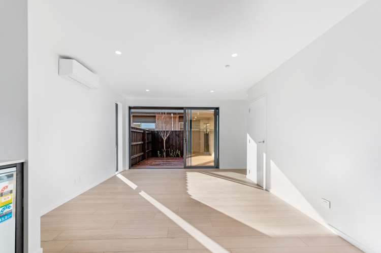 2/10 Seddon Street_4