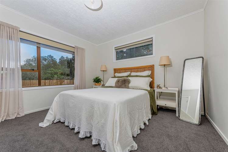 53 Cambridge Road Riverhead_16