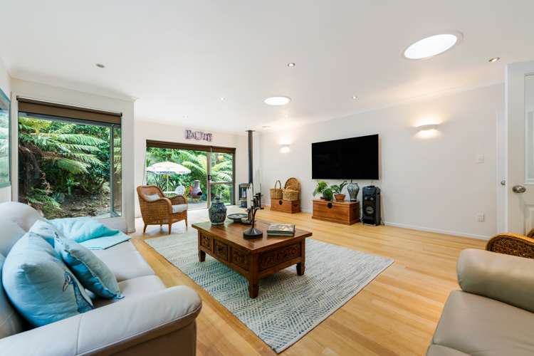 854 West Coast Road Waiatarua_15