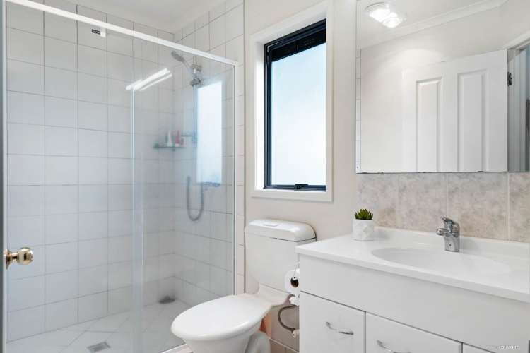 33 Newbliss Crescent East Tamaki Heights_14